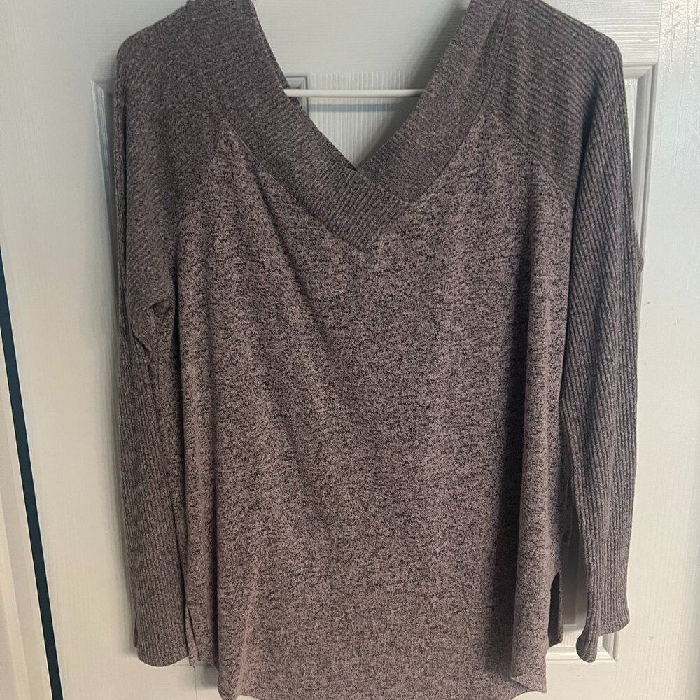 Purple long sleve Vneck top